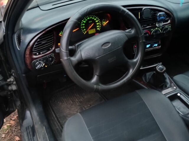 Фиолетовый Форд Скорпио, объемом двигателя 2.5 л и пробегом 300 тыс. км за 1400 $, фото 7 на Automoto.ua