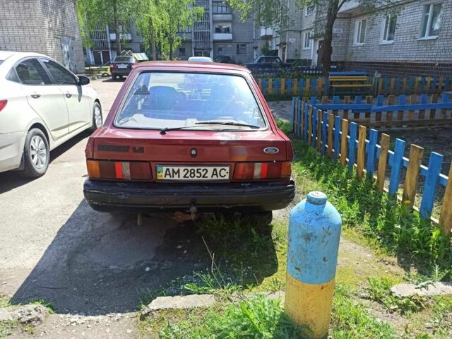 Червоний Форд Скорпіо, об'ємом двигуна 1.6 л та пробігом 350 тис. км за 890 $, фото 4 на Automoto.ua