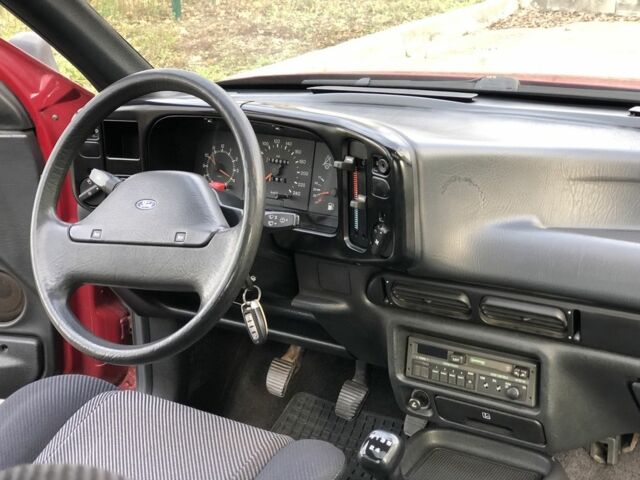 Красный Форд Скорпио, объемом двигателя 2 л и пробегом 250 тыс. км за 1500 $, фото 11 на Automoto.ua