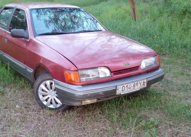 Красный Форд Скорпио, объемом двигателя 3 л и пробегом 250 тыс. км за 850 $, фото 2 на Automoto.ua