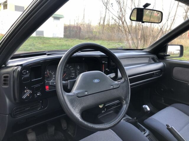 Красный Форд Скорпио, объемом двигателя 2 л и пробегом 250 тыс. км за 1500 $, фото 12 на Automoto.ua