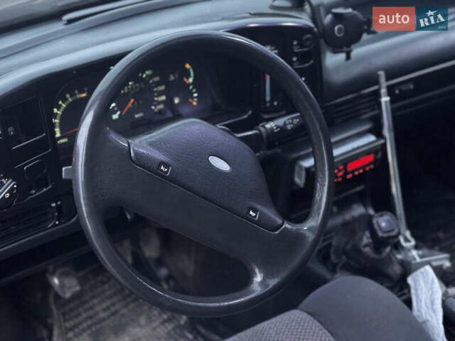 Красный Форд Скорпио, объемом двигателя 2 л и пробегом 247 тыс. км за 900 $, фото 10 на Automoto.ua