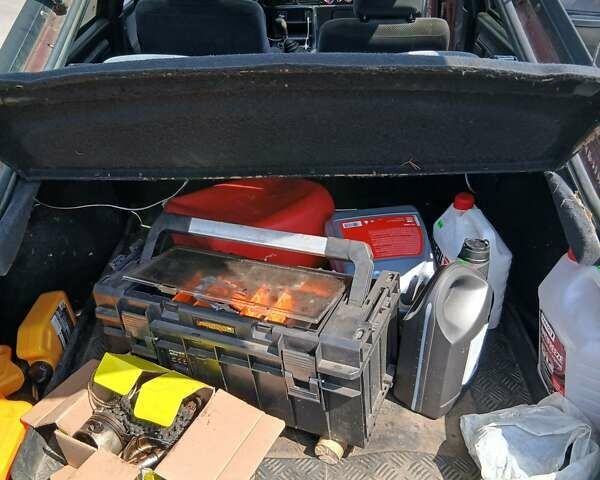 Красный Форд Скорпио, объемом двигателя 2 л и пробегом 380 тыс. км за 900 $, фото 20 на Automoto.ua