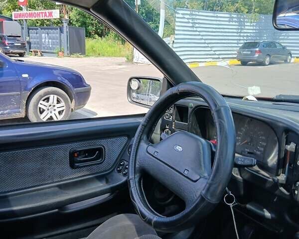 Красный Форд Скорпио, объемом двигателя 2 л и пробегом 380 тыс. км за 900 $, фото 3 на Automoto.ua
