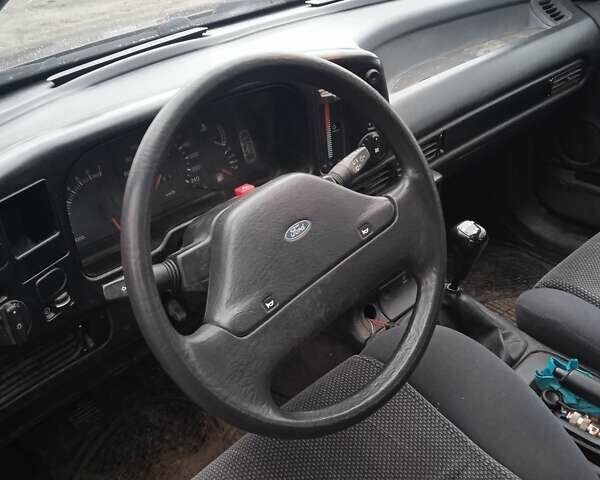 Форд Скорпио, объемом двигателя 2 л и пробегом 300 тыс. км за 1500 $, фото 4 на Automoto.ua