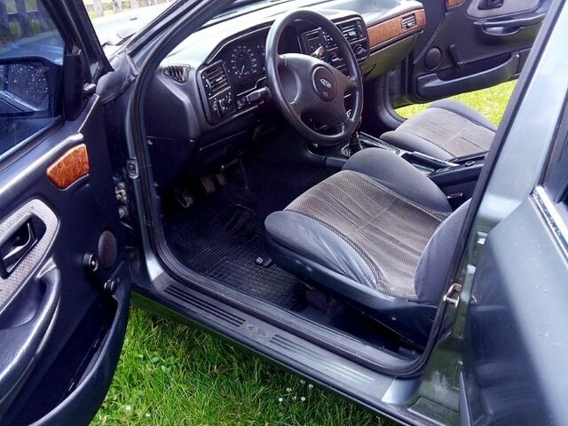 Форд Скорпио, объемом двигателя 2 л и пробегом 252 тыс. км за 1000 $, фото 6 на Automoto.ua