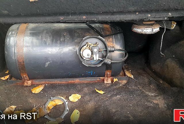 Форд Скорпио, объемом двигателя 2.5 л и пробегом 300 тыс. км за 350 $, фото 2 на Automoto.ua