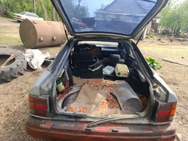 Форд Скорпио 1988 в Ржищеве на Automoto.ua Серый Форд Скорпио, объемом двигателя 2 л и пробегом 500 тыс. км за 286 $, фото 5 на Automoto.ua