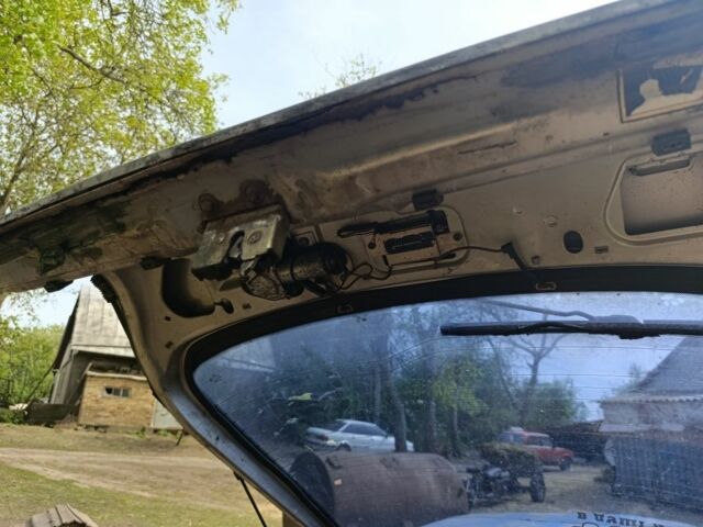 Форд Скорпио 1988 в Ржищеве на Automoto.ua Серый Форд Скорпио, объемом двигателя 2 л и пробегом 500 тыс. км за 286 $, фото 3 на Automoto.ua