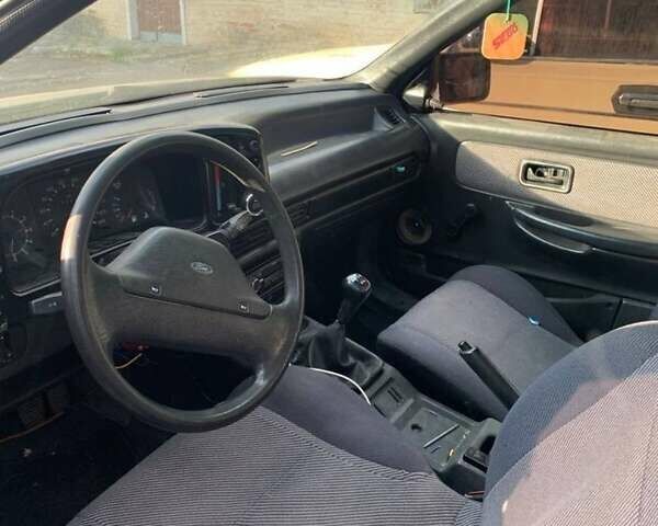 Серый Форд Скорпио, объемом двигателя 2 л и пробегом 135 тыс. км за 300 $, фото 2 на Automoto.ua