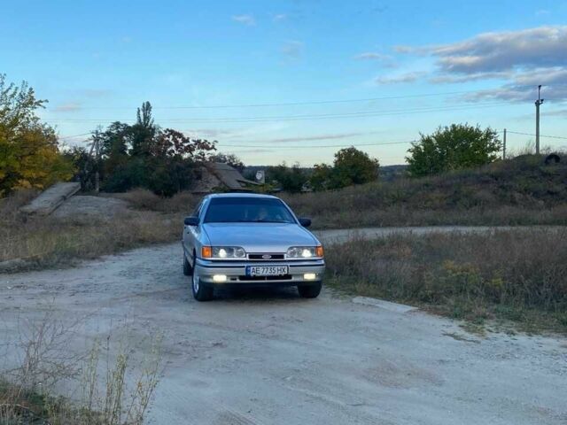 Серый Форд Скорпио, объемом двигателя 2 л и пробегом 300 тыс. км за 2100 $, фото 1 на Automoto.ua