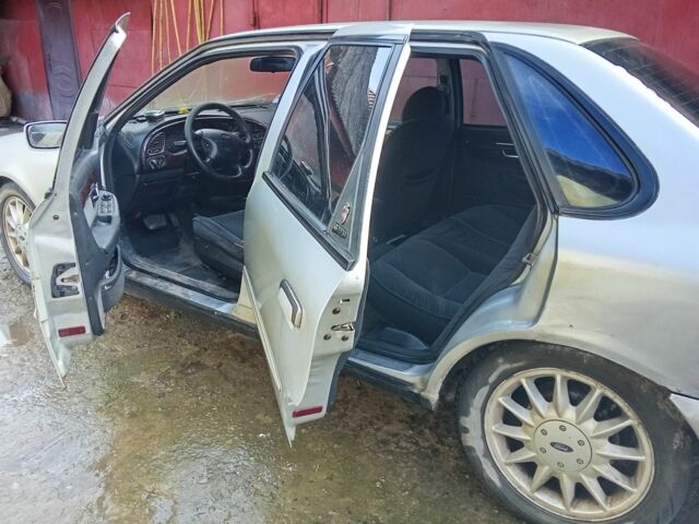 Серый Форд Скорпио, объемом двигателя 2 л и пробегом 450 тыс. км за 1200 $, фото 2 на Automoto.ua