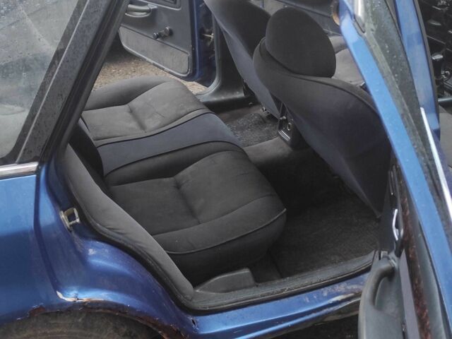 Синий Форд Скорпио, объемом двигателя 2 л и пробегом 385 тыс. км за 950 $, фото 8 на Automoto.ua