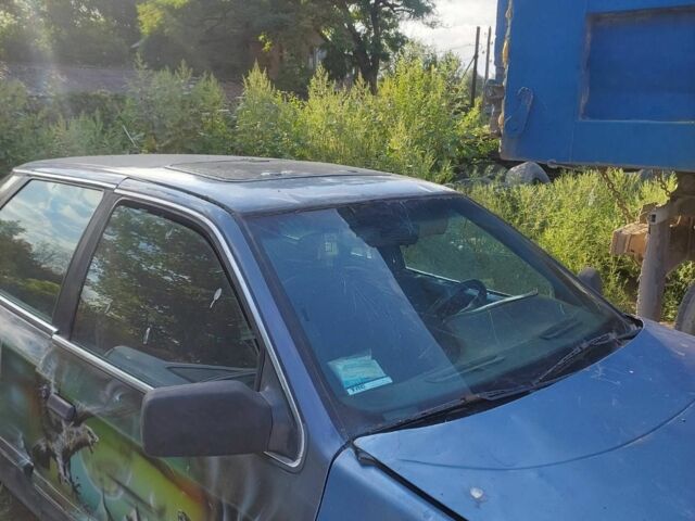 Синий Форд Скорпио, объемом двигателя 2 л и пробегом 300 тыс. км за 286 $, фото 2 на Automoto.ua