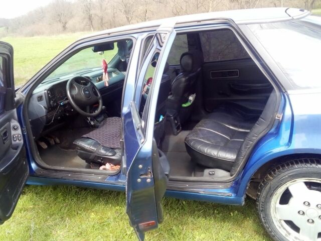 Синій Форд Скорпіо, об'ємом двигуна 2.4 л та пробігом 180 тис. км за 2200 $, фото 8 на Automoto.ua