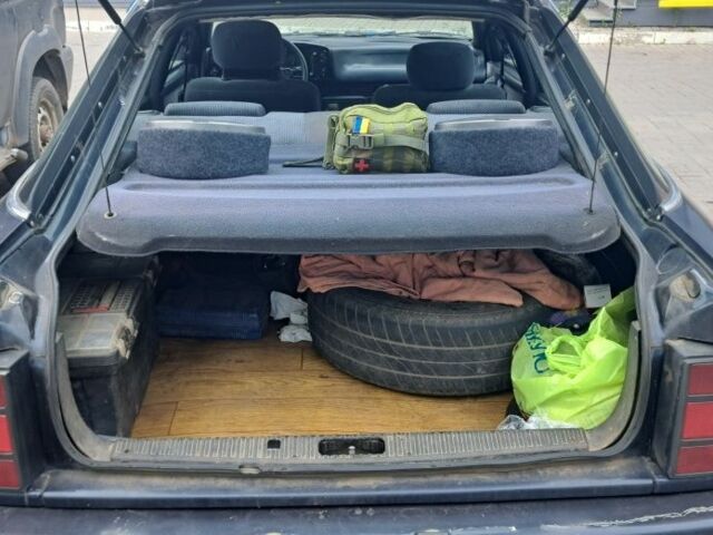 Синий Форд Скорпио, объемом двигателя 2 л и пробегом 368 тыс. км за 1183 $, фото 2 на Automoto.ua