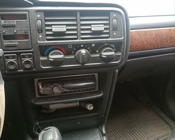 Синий Форд Скорпио, объемом двигателя 2 л и пробегом 480 тыс. км за 700 $, фото 12 на Automoto.ua