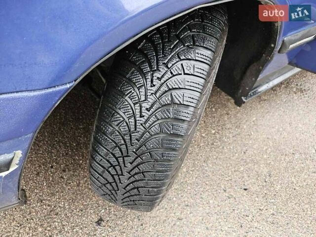 Синий Форд Скорпио, объемом двигателя 2 л и пробегом 300 тыс. км за 1250 $, фото 36 на Automoto.ua