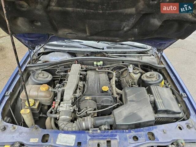 Синий Форд Скорпио, объемом двигателя 2 л и пробегом 300 тыс. км за 1250 $, фото 31 на Automoto.ua