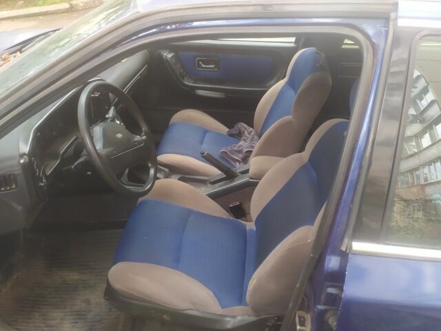 Синий Форд Скорпио, объемом двигателя 2 л и пробегом 300 тыс. км за 700 $, фото 3 на Automoto.ua