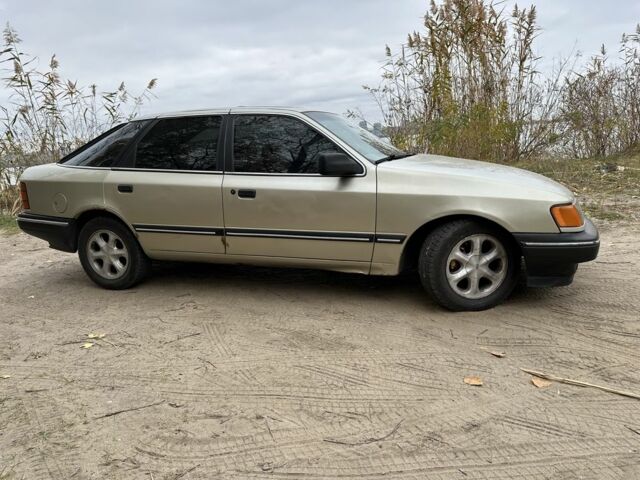 Зелений Форд Скорпіо, об'ємом двигуна 2.4 л та пробігом 418 тис. км за 1000 $, фото 1 на Automoto.ua