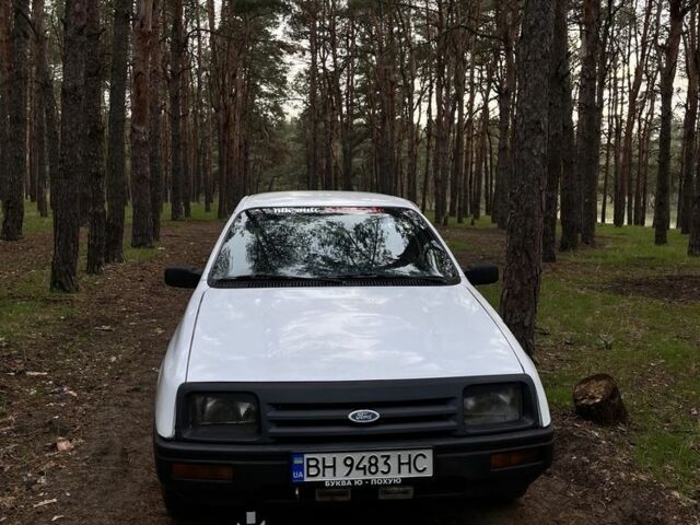 Белый Форд Сиерра, объемом двигателя 2 л и пробегом 440 тыс. км за 1071 $, фото 1 на Automoto.ua
