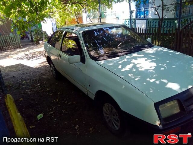 Белый Форд Сиерра, объемом двигателя 2 л и пробегом 217 тыс. км за 650 $, фото 1 на Automoto.ua