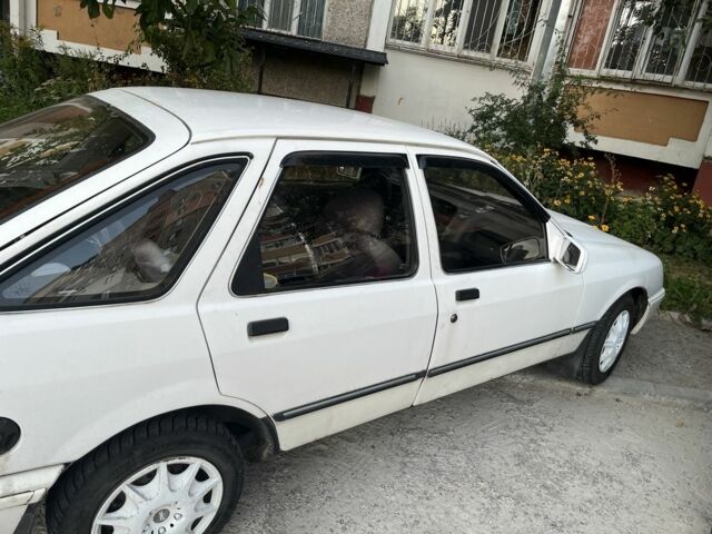 Форд Сиерра 1985 в Чернигове на Automoto.ua Белый Форд Сиерра, объемом двигателя 1.8 л и пробегом 1 тыс. км за 654 $, фото 1 на Automoto.ua