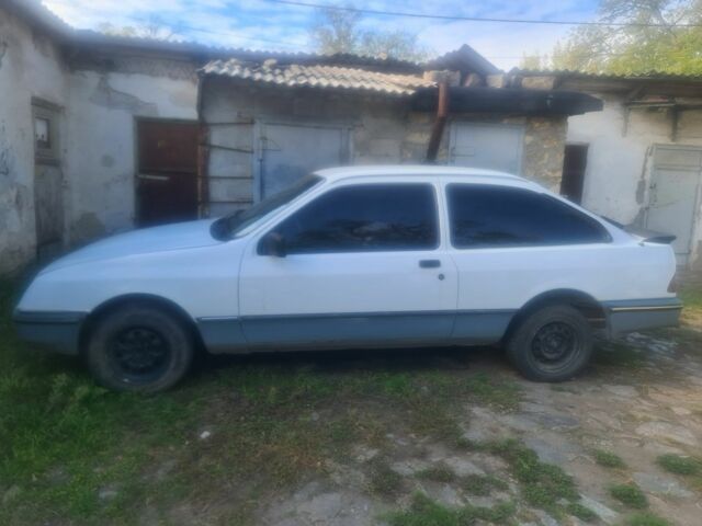 Белый Форд Сиерра, объемом двигателя 1.8 л и пробегом 300 тыс. км за 550 $, фото 1 на Automoto.ua