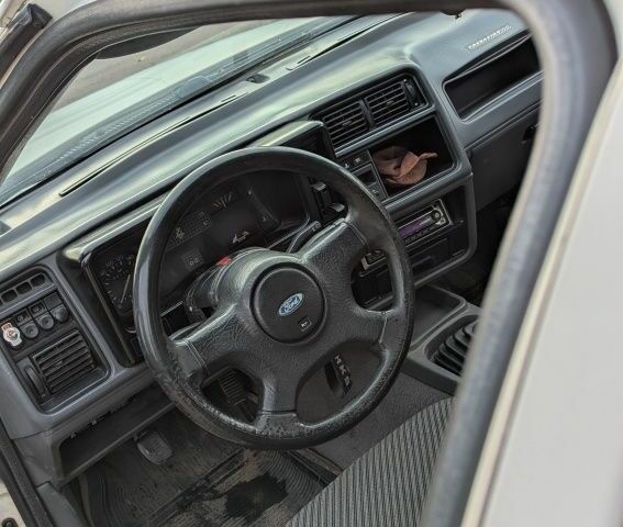 Белый Форд Сиерра, объемом двигателя 2.3 л и пробегом 800 тыс. км за 900 $, фото 6 на Automoto.ua