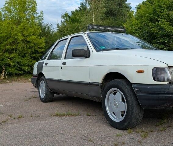 Белый Форд Сиерра, объемом двигателя 2.3 л и пробегом 800 тыс. км за 900 $, фото 1 на Automoto.ua