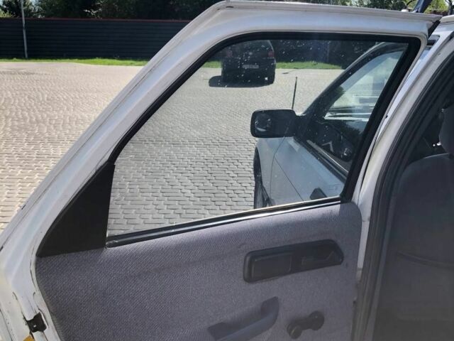 Белый Форд Сиерра, объемом двигателя 1.6 л и пробегом 700 тыс. км за 850 $, фото 11 на Automoto.ua