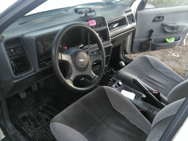 Білий Форд Сієрра, об'ємом двигуна 1.8 л та пробігом 120 тис. км за 1189 $, фото 1 на Automoto.ua