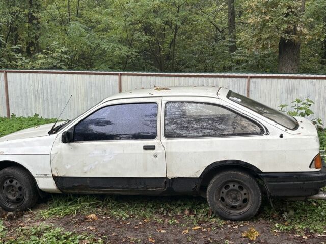 Белый Форд Сиерра, объемом двигателя 1.6 л и пробегом 1000 тыс. км за 479 $, фото 1 на Automoto.ua