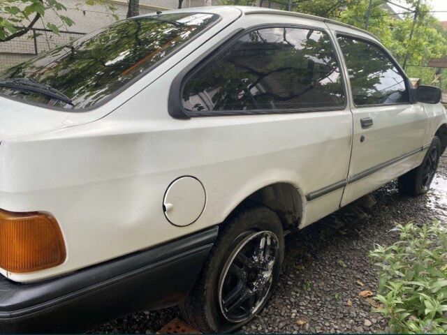 Форд Сиерра 1987 в Мукачеве на Automoto.ua Белый Форд Сиерра, объемом двигателя 2 л и пробегом 560 тыс. км за 550 $, фото 4 на Automoto.ua