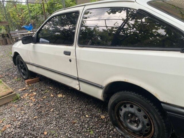 Форд Сиерра 1987 в Мукачеве на Automoto.ua Белый Форд Сиерра, объемом двигателя 2 л и пробегом 560 тыс. км за 550 $, фото 3 на Automoto.ua