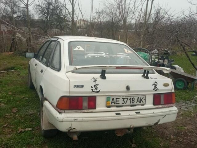 Білий Форд Сієрра, об'ємом двигуна 1.6 л та пробігом 200 тис. км за 400 $, фото 2 на Automoto.ua