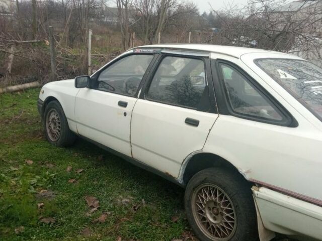 Білий Форд Сієрра, об'ємом двигуна 1.6 л та пробігом 200 тис. км за 400 $, фото 1 на Automoto.ua