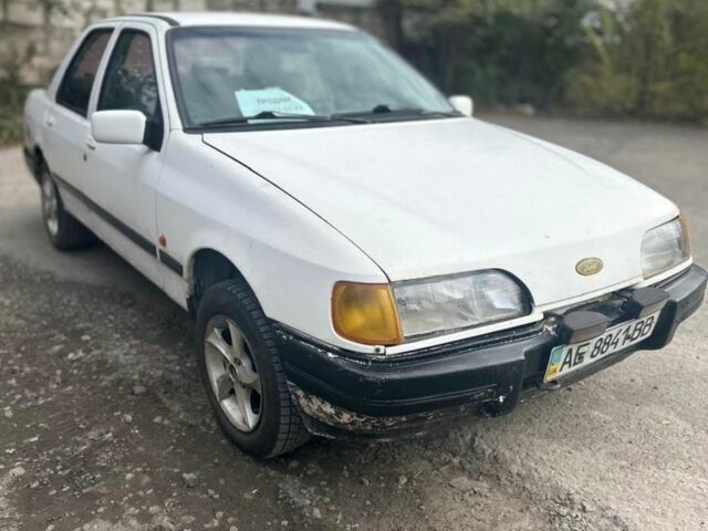 Белый Форд Сиерра, объемом двигателя 1.8 л и пробегом 240 тыс. км за 720 $, фото 2 на Automoto.ua