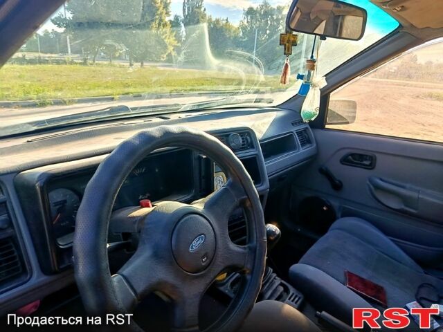 Форд Сиерра 1987 в Чернигове на Automoto.ua Белый Форд Сиерра, объемом двигателя 1.6 л и пробегом 500 тыс. км за 700 $, фото 4 на Automoto.ua