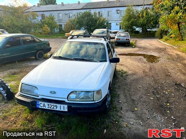 Форд Сиерра 1987 в Черкассах на Automoto.ua Белый Форд Сиерра, объемом двигателя 1.8 л и пробегом 260 тыс. км за 330 $, фото 2 на Automoto.ua