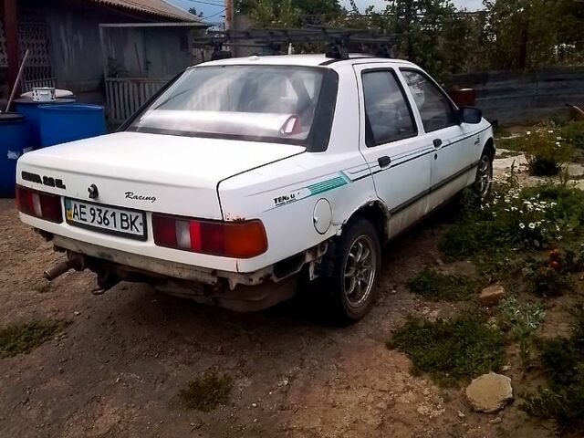 Белый Форд Сиерра, объемом двигателя 2 л и пробегом 410 тыс. км за 1000 $, фото 2 на Automoto.ua