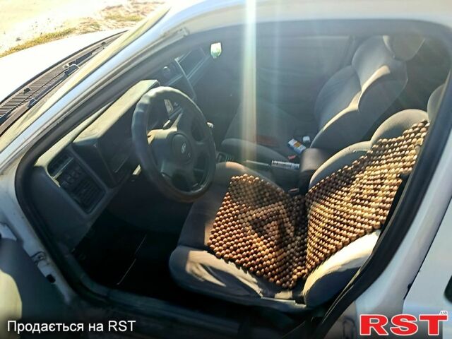 Форд Сиерра 1987 в Чернигове на Automoto.ua Белый Форд Сиерра, объемом двигателя 1.6 л и пробегом 500 тыс. км за 700 $, фото 7 на Automoto.ua