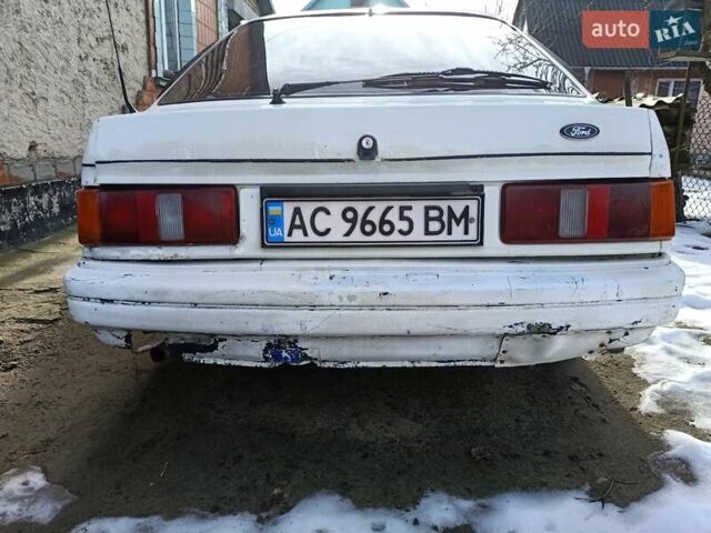Белый Форд Сиерра, объемом двигателя 2 л и пробегом 999 тыс. км за 650 $, фото 1 на Automoto.ua