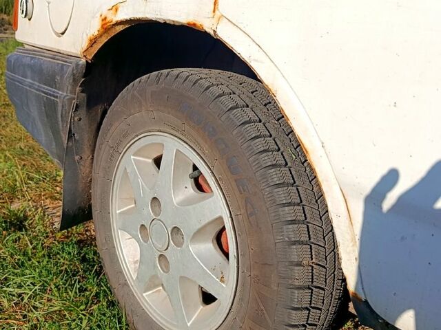 Форд Сиерра 1987 в Чернигове на Automoto.ua Белый Форд Сиерра, объемом двигателя 1.6 л и пробегом 500 тыс. км за 700 $, фото 3 на Automoto.ua