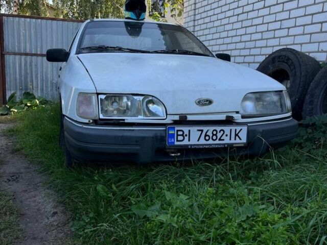 Белый Форд Сиерра, объемом двигателя 1.8 л и пробегом 315 тыс. км за 597 $, фото 1 на Automoto.ua