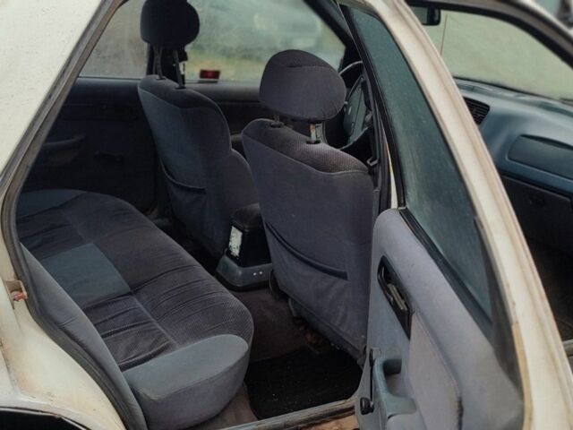 Белый Форд Сиерра, объемом двигателя 2 л и пробегом 250 тыс. км за 800 $, фото 5 на Automoto.ua