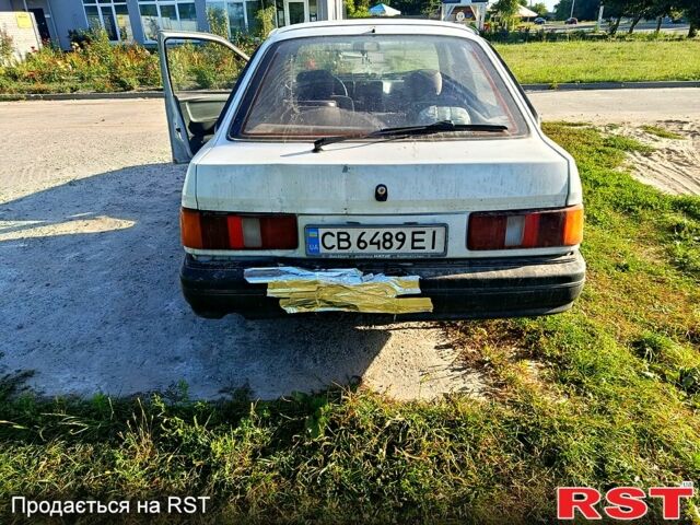 Форд Сиерра 1987 в Чернигове на Automoto.ua Белый Форд Сиерра, объемом двигателя 1.6 л и пробегом 500 тыс. км за 700 $, фото 5 на Automoto.ua