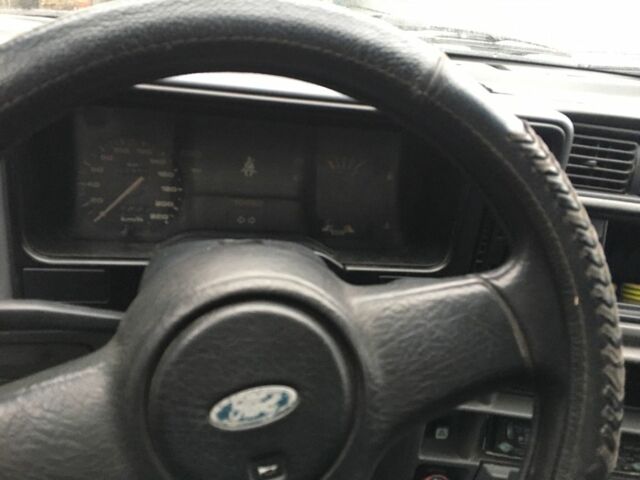 Белый Форд Сиерра, объемом двигателя 1.6 л и пробегом 280 тыс. км за 1000 $, фото 5 на Automoto.ua