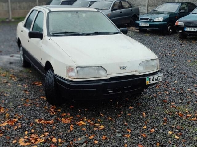 Белый Форд Сиерра, объемом двигателя 2 л и пробегом 250 тыс. км за 800 $, фото 1 на Automoto.ua